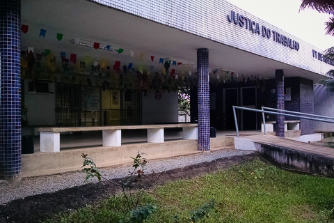 Fotografia da fachada da 1ª Vara do Trabalho de Ribeirão